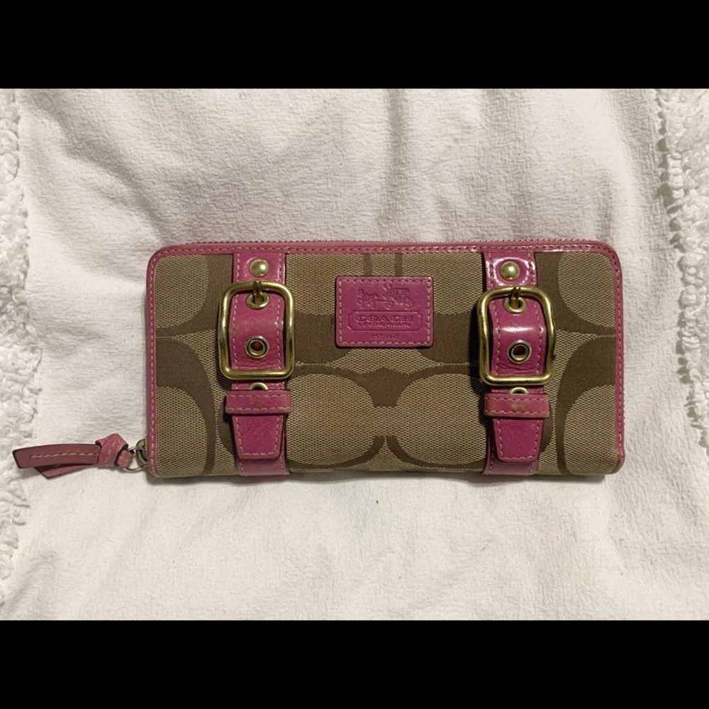 Coach Signature Zip Wallet